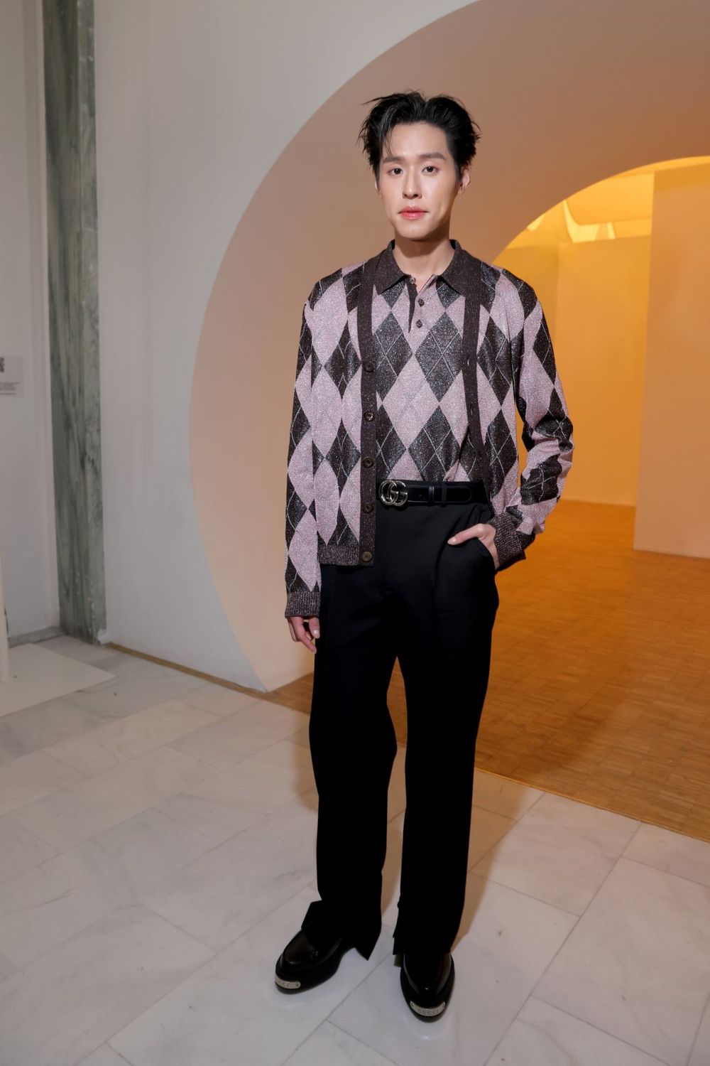 Gucci大秀「周翊然、Billkin」貴族少年小隊夢幻同框！網：這組合對眼睛很好！-2