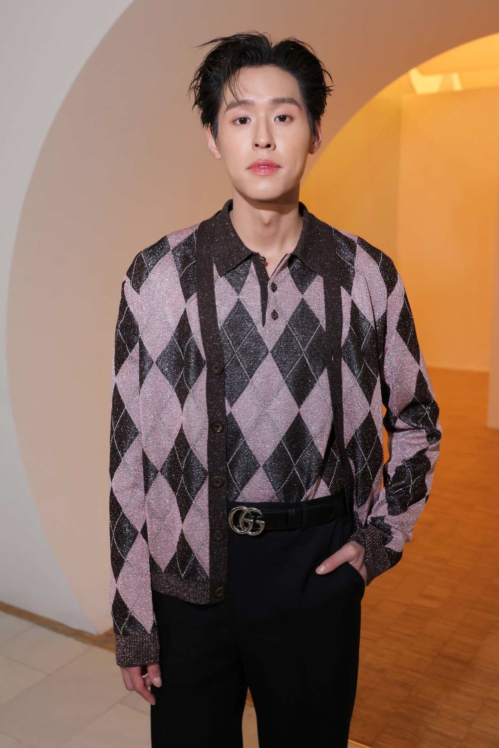 Gucci大秀「周翊然、Billkin」貴族少年小隊夢幻同框！網：這組合對眼睛很好！-11
