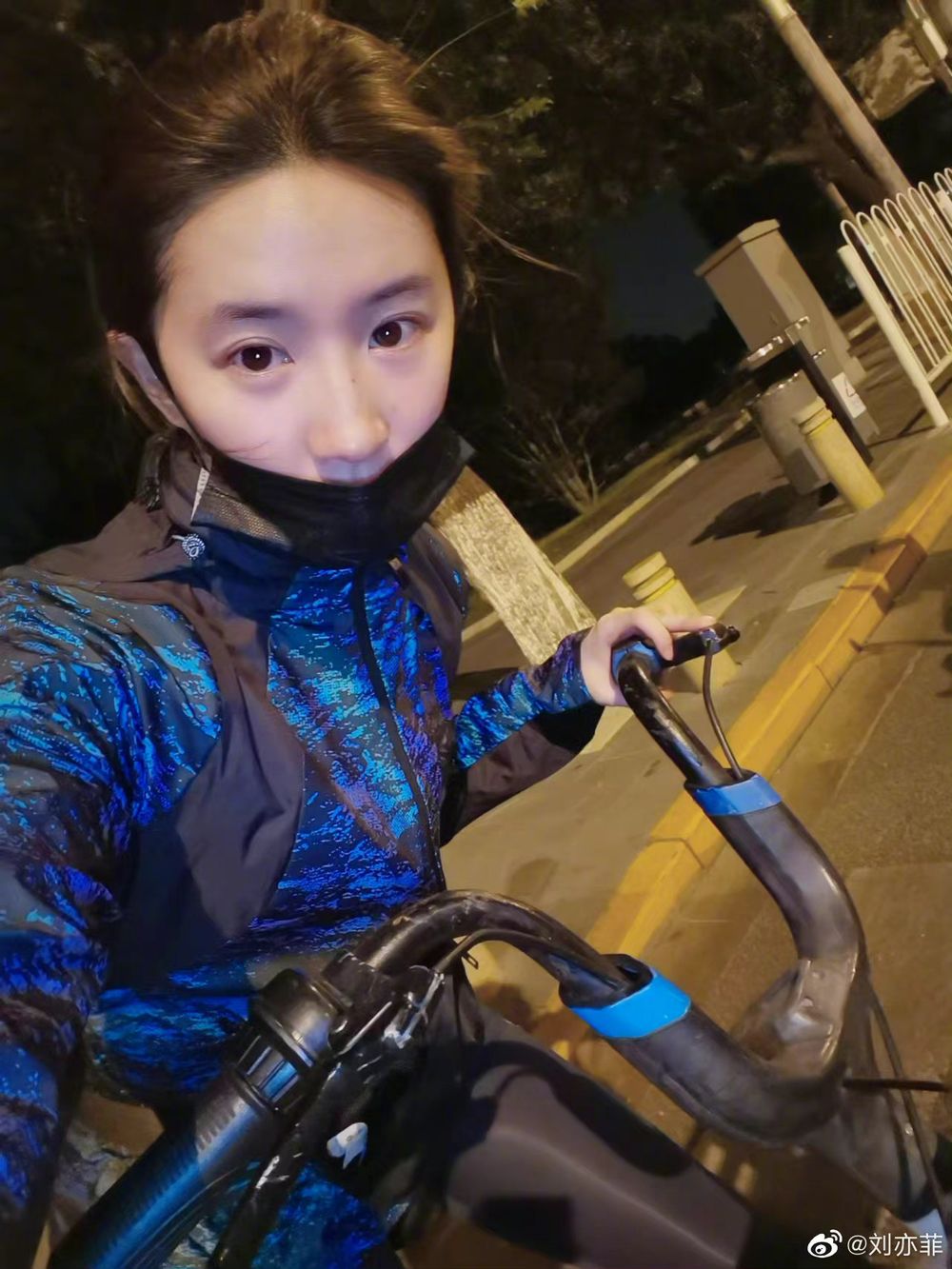 《玫瑰的故事》劉亦菲遇靈魂伴侶霍建華、林一大談姐弟戀，全網認證鬆弛感女神、「神仙姊姊」不是叫假的！-6