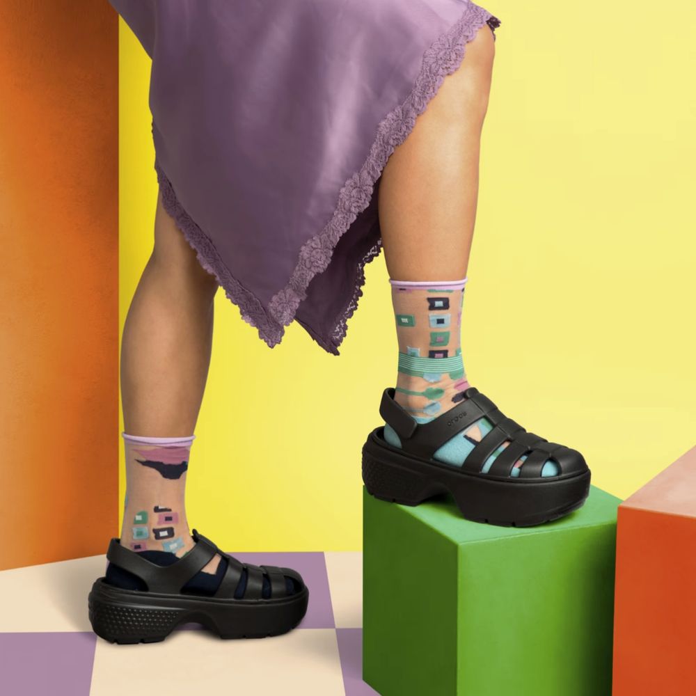 Crocs又來搶錢啦！為何金惠奫、JISOO都愛到狂穿洞洞鞋？這款每秒賣出一雙！-6