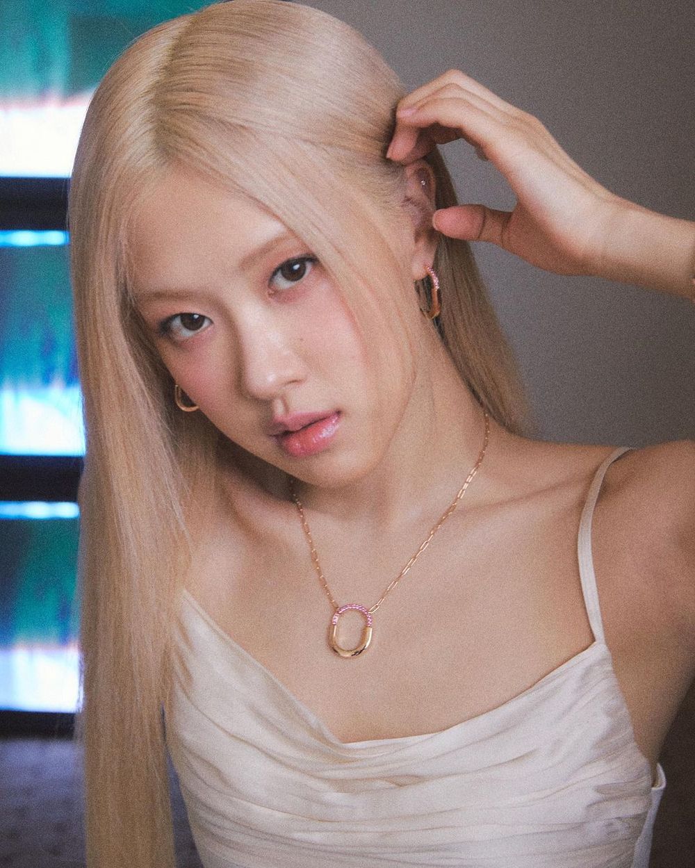 頂奢女帝Rosé換新公司！手握時尚資源清單狂炸、除了YSL、Tiffany還有這些！-11