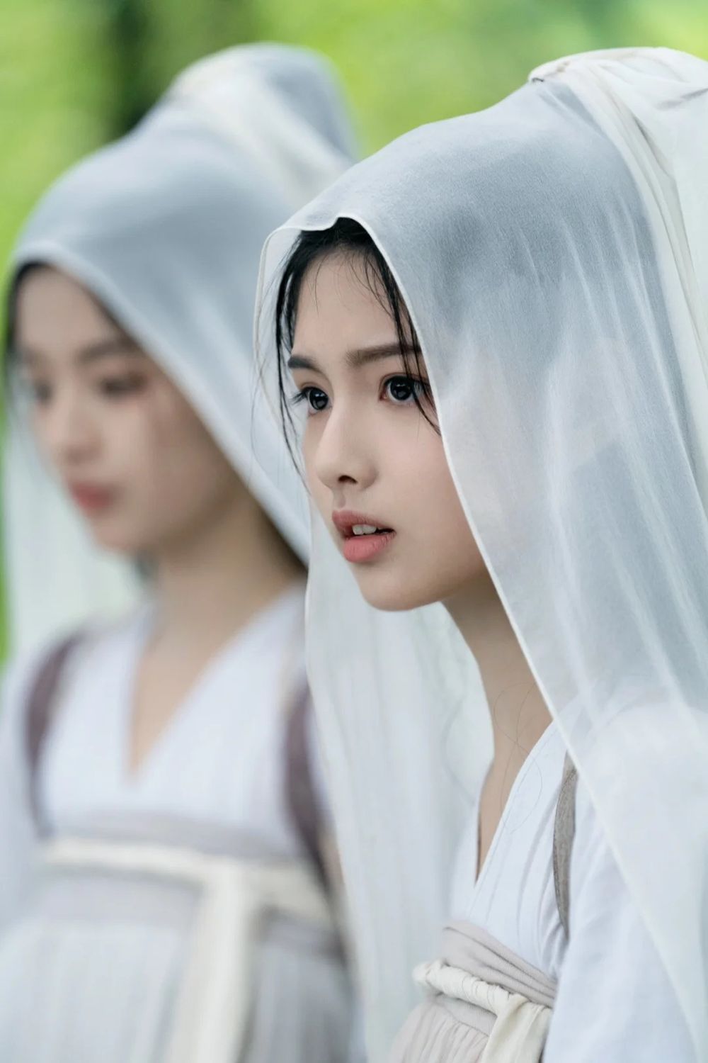 陸劇《墨雨雲間》神顏團女星盤點！吳謹言、楊超越古裝扮相唯美破碎，從小美到大15歲童星艾米、美到上熱搜！-12