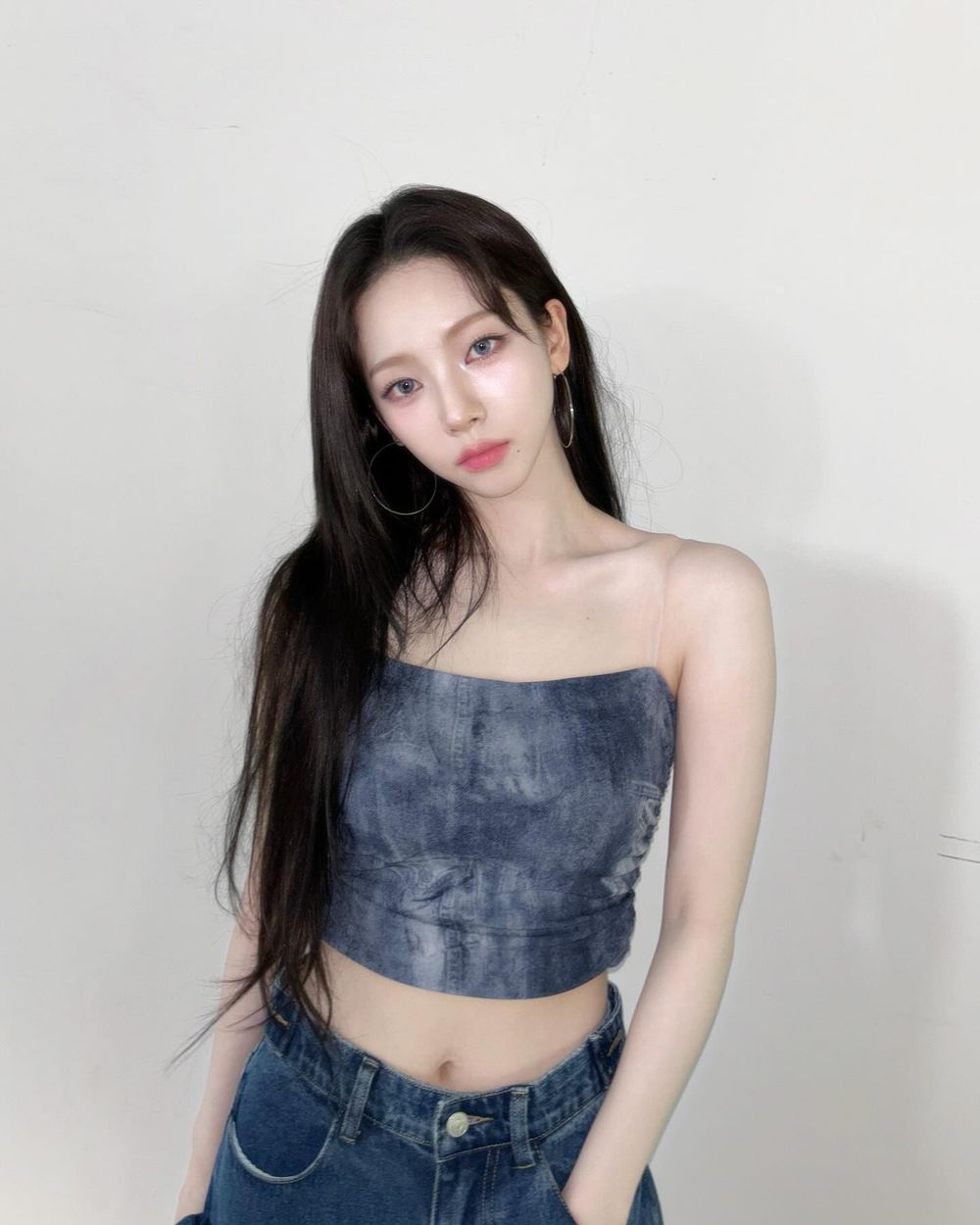 卡寶腿細到誇張！Karina腳上那雙Converse「小流星球鞋」我買定了！ -8