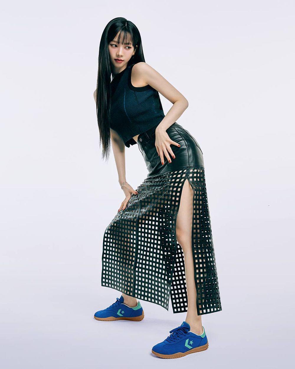 卡寶腿細到誇張！Karina腳上那雙Converse「小流星球鞋」我買定了！ -10