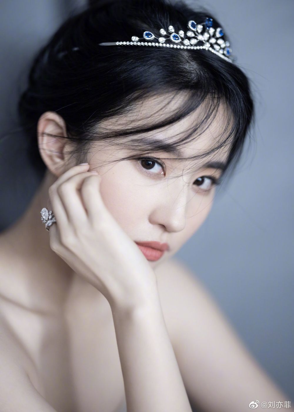 從小美到大《玫瑰的故事》劉亦菲，36歲不追求幼態、骨感瘦，不用力的美、照樣活出仙氣感！-15