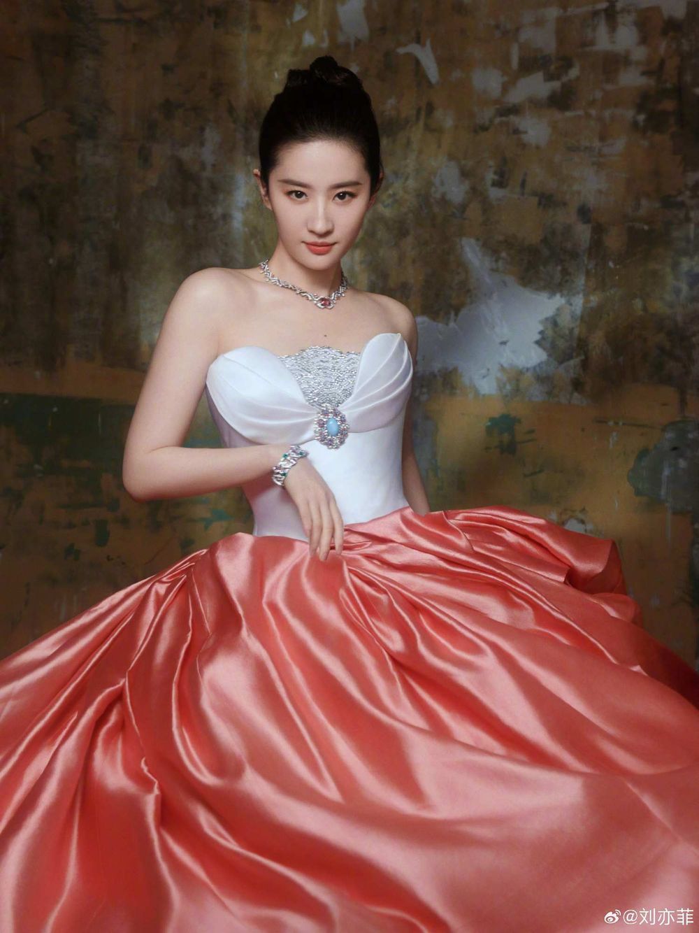 從小美到大《玫瑰的故事》劉亦菲，36歲不追求幼態、骨感瘦，不用力的美、照樣活出仙氣感！-3
