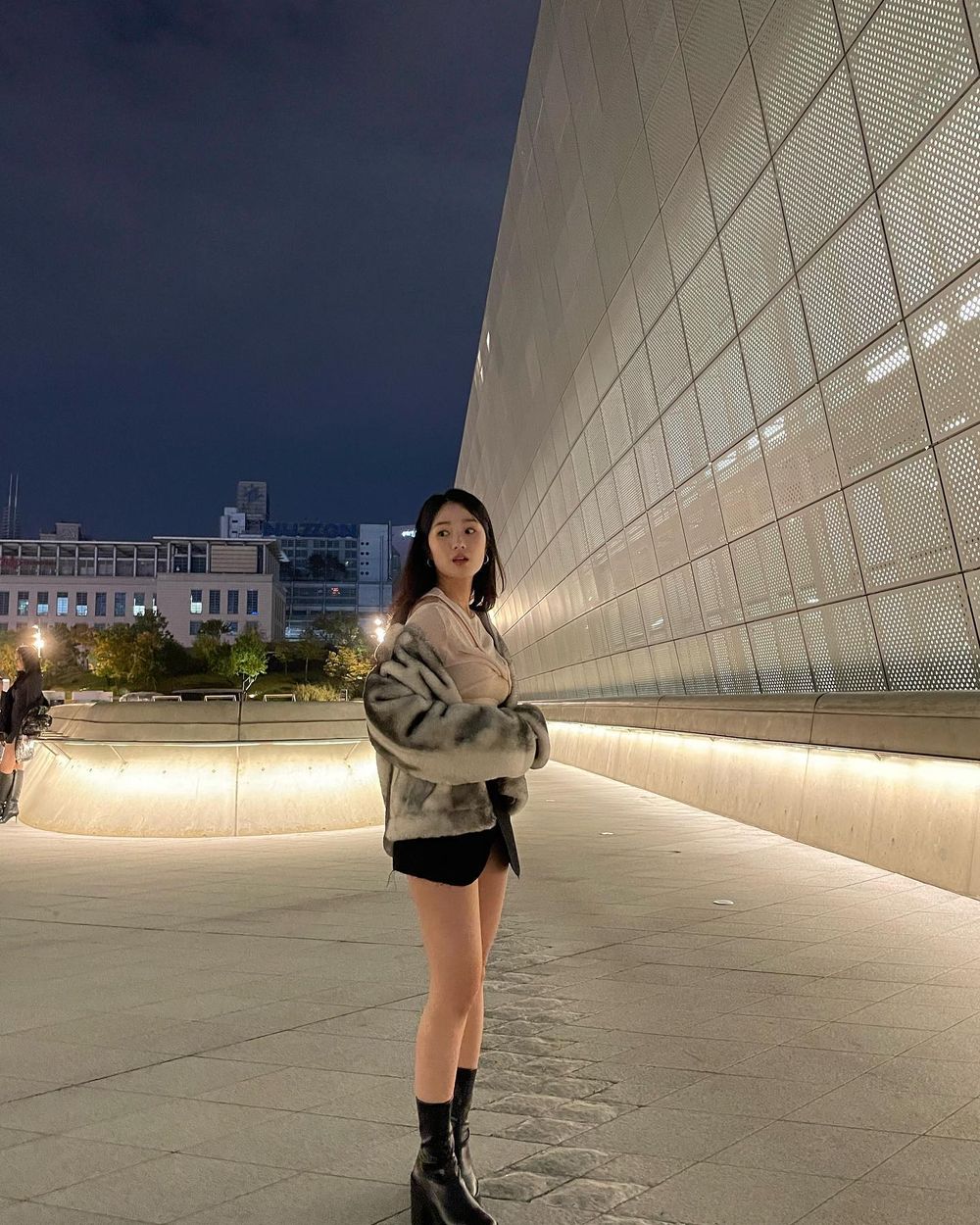 159公分170的腿！5位身材超好的嬌小女愛豆！IU腿細到誇張、金惠奫腰臀比超狂！-17