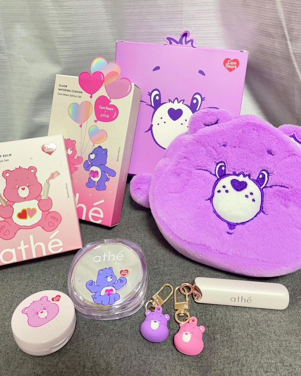 Care Bears狙擊心臟！韓國athé最萌限定聯名彩妝，寶寶氣墊、熊吊飾潤唇膏，日本代購狂爆單！-3