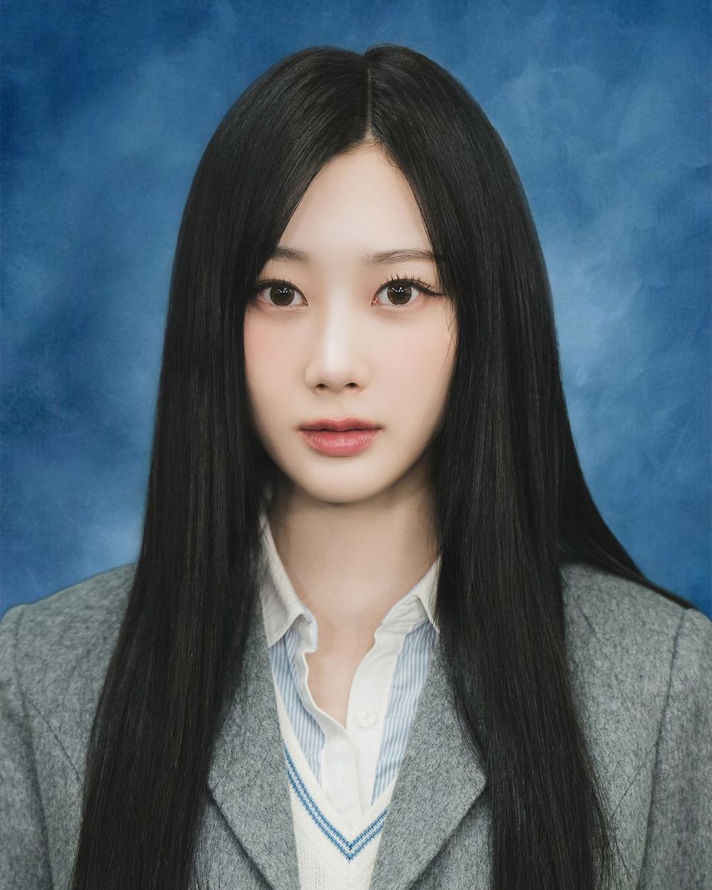 aespa曬畢業照？！Karina、Winter穿制服誇張美，網友：好希望是我同學喔！-2