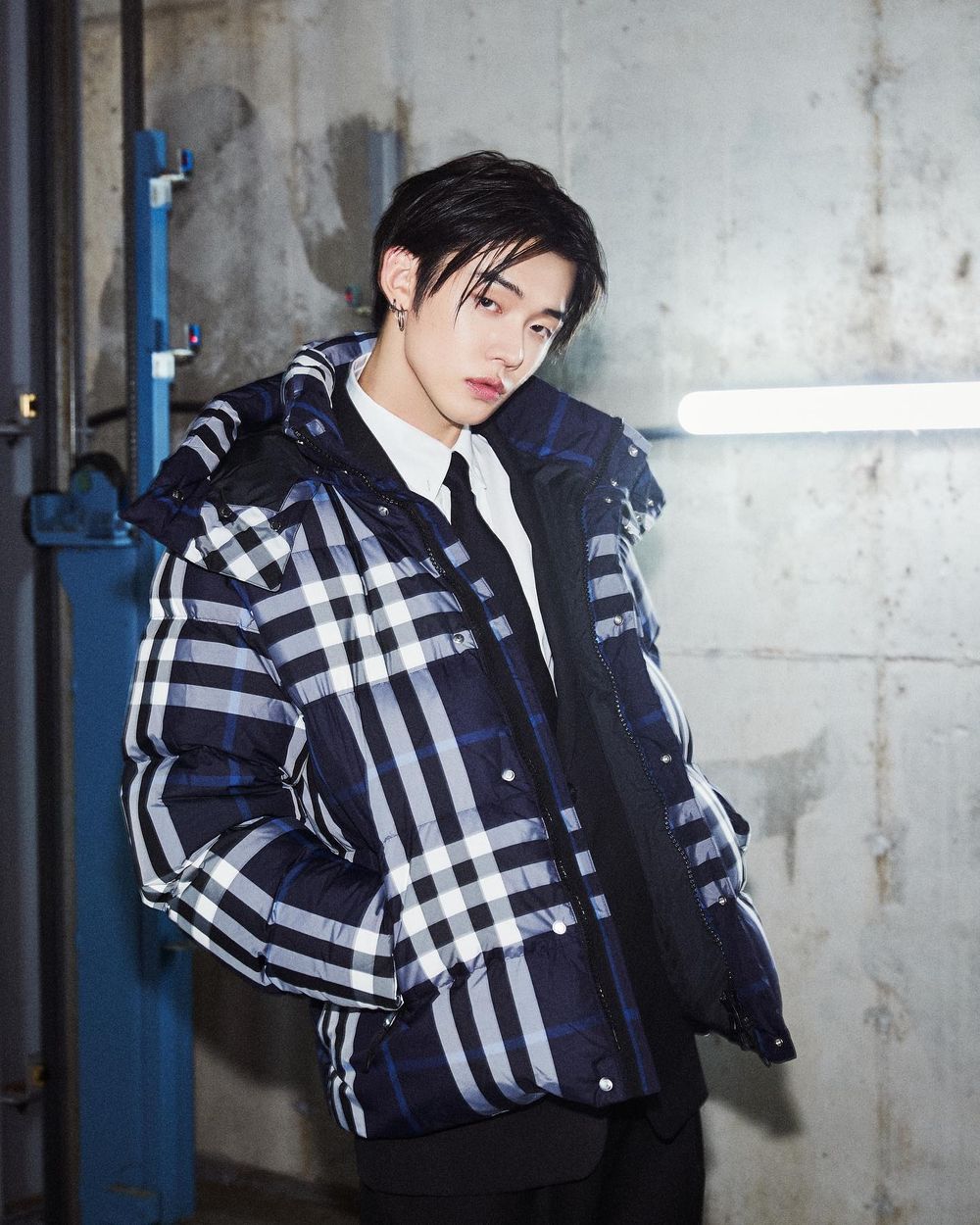 韓網友公認6位「高冷王子」四五代男團成員！圓佑化身吸血鬼伯爵，Felix、成訓上榜，這位男愛豆根本是漫畫男主角！-7