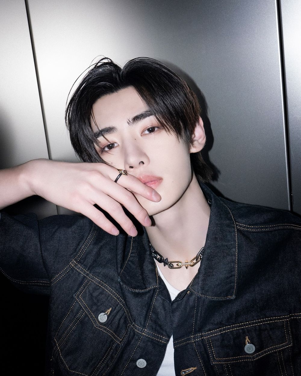 韓網友公認6位「高冷王子」四五代男團成員！圓佑化身吸血鬼伯爵，Felix、成訓上榜，這位男愛豆根本是漫畫男主角！-9