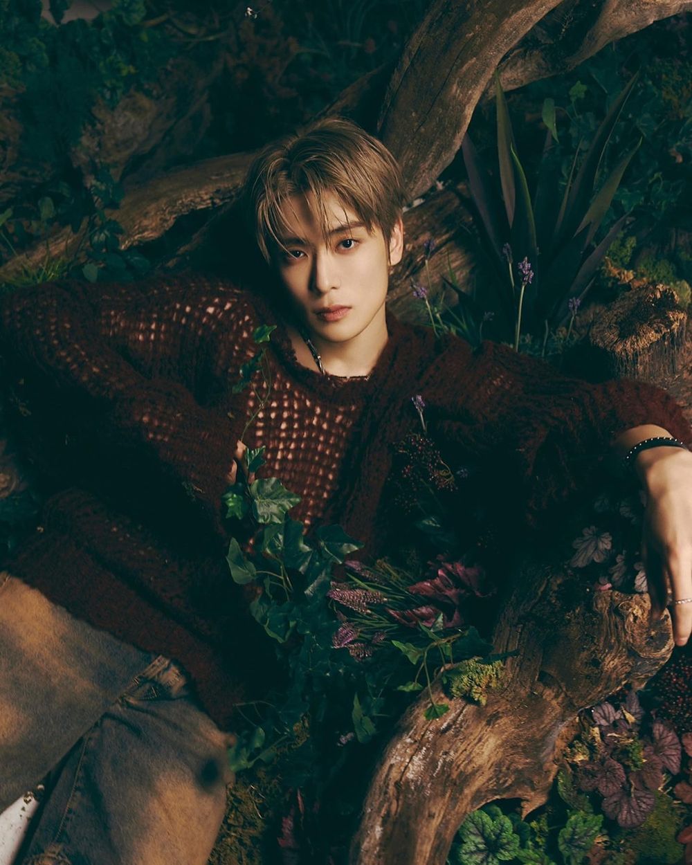 韓網友公認6位「高冷王子」四五代男團成員！圓佑化身吸血鬼伯爵，Felix、成訓上榜，這位男愛豆根本是漫畫男主角！-11