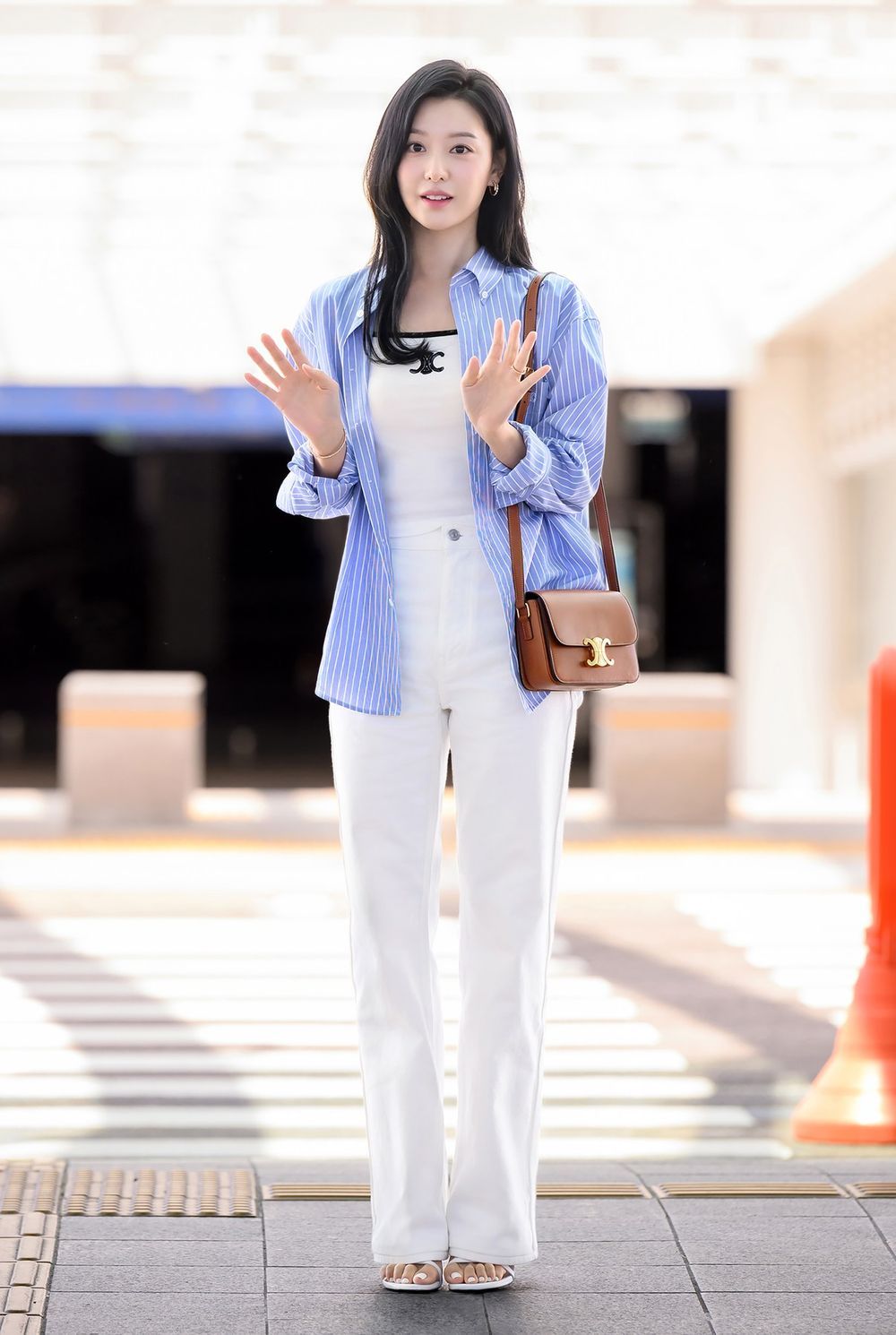 《淚之女王》金秀賢、金智媛真的熱戀中？被網友抓包連穿2套情侶裝！隔空發糖堪稱最強售後！-2