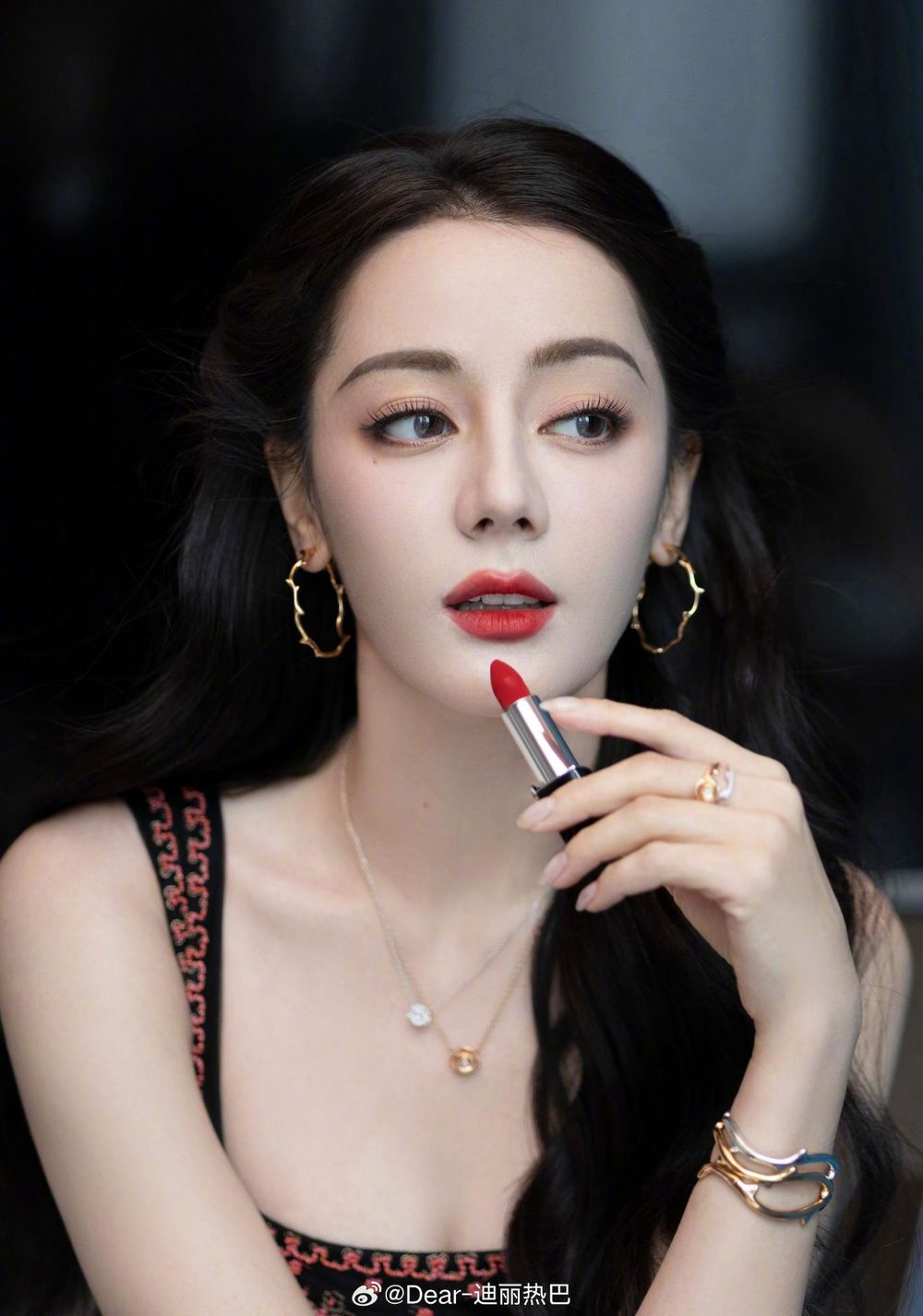 身價突破37億人民幣！迪麗熱巴美妝資源盤點，半年晉升迪奧寵兒、陸娛首位全球雙代言人！-3