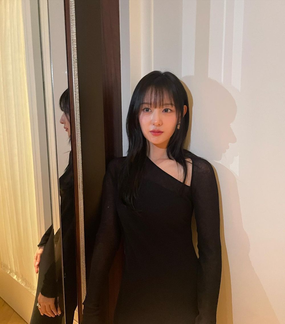迪奧真公主JISOO碰上DIOR轉學生金智媛！史上最美皇室風VS名媛風同款妝容分析，這款腮紅未上市已經搶先使用了！-10
