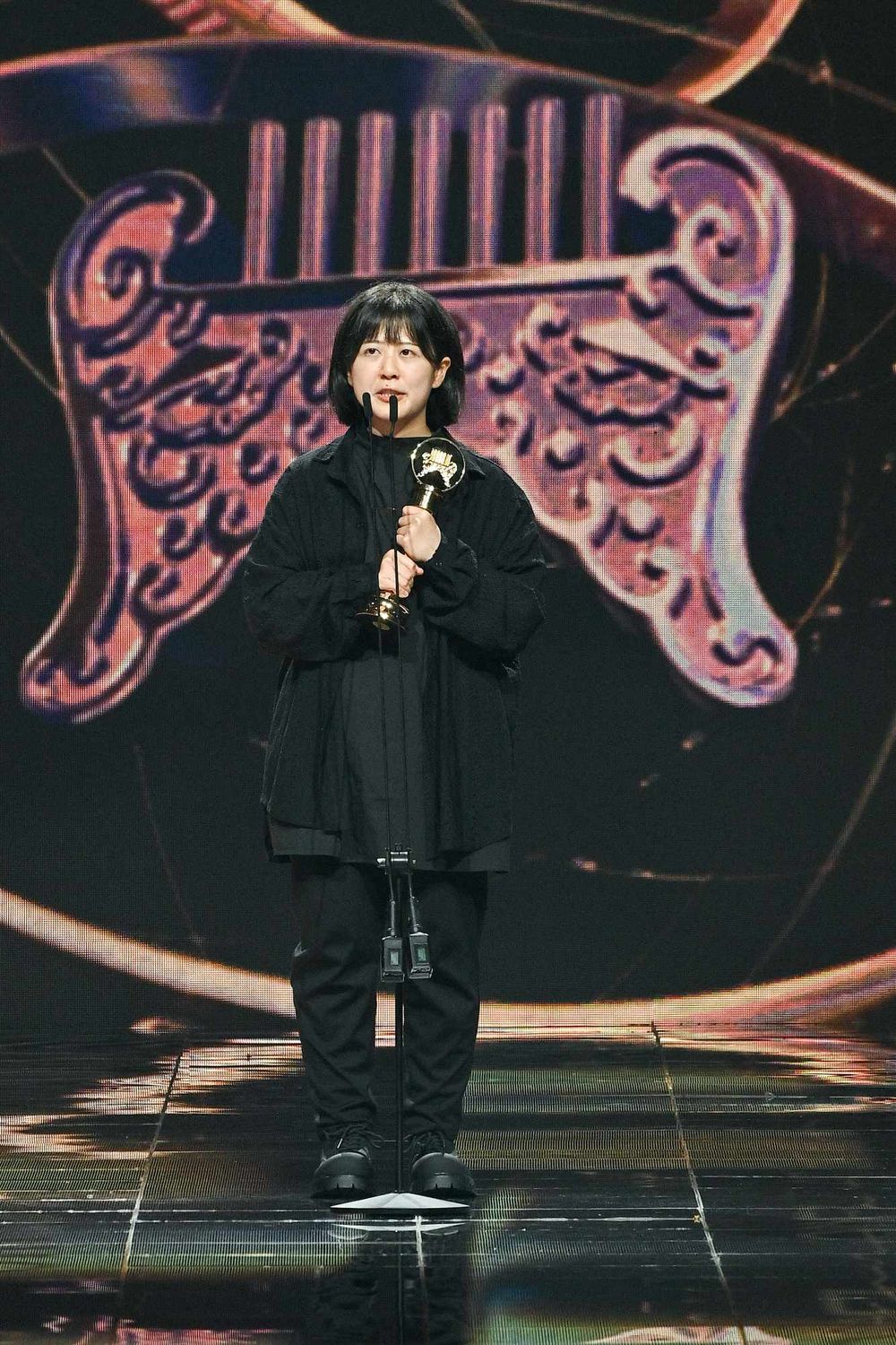 2024金曲獎完整得獎名單揭曉！MC HotDog熱狗奪歌王，孫盛希封歌后，草東沒有派對橫掃三大獎成最大贏家！-6