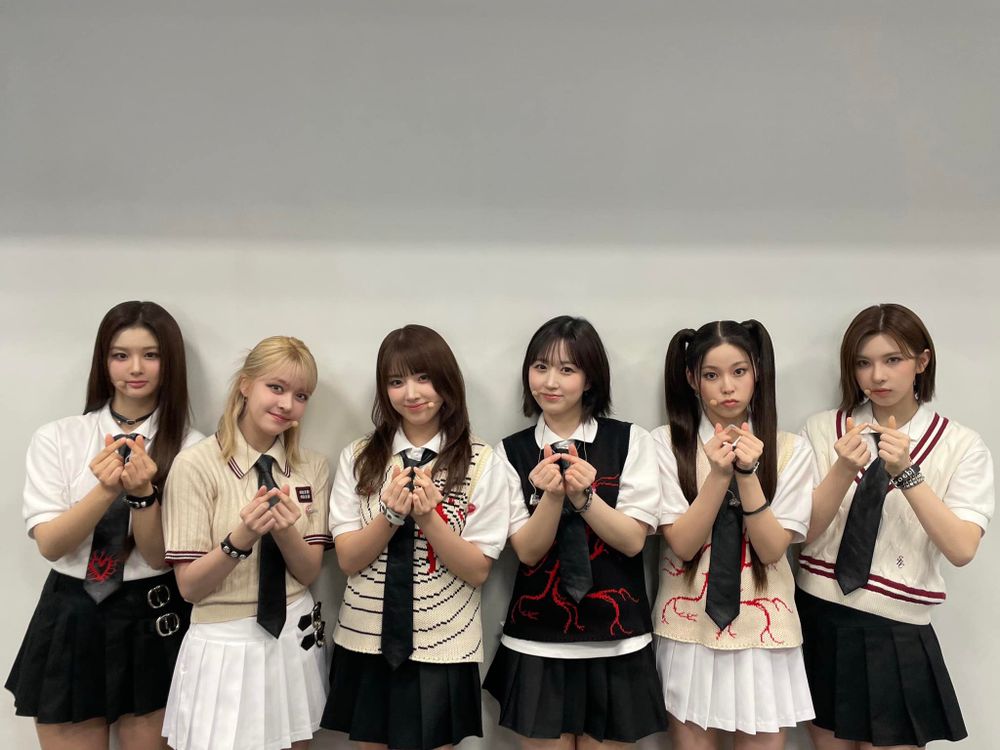 韓網熱議7組新生代女團校服大戰！aespa大頭照美到不像話，NewJeans掀模仿潮，網友公認這團最適合穿制服！-11