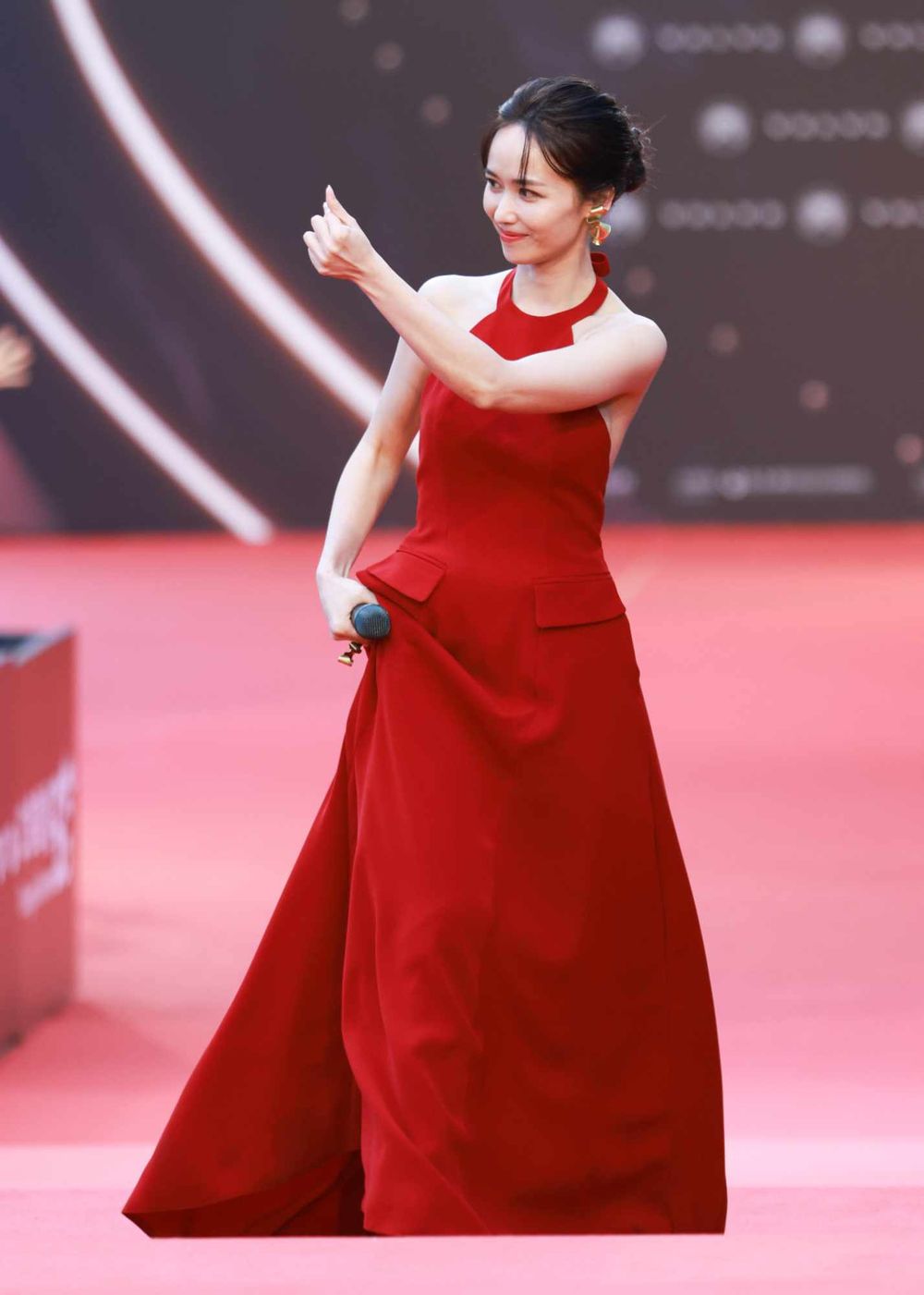 2024金曲獎紅毯七美出爐！Lulu精靈短髮大露背、孫盛希腿根開衩、9m88黑膠禮服！楊乃文八項入圍、霸氣走紅毯！-7