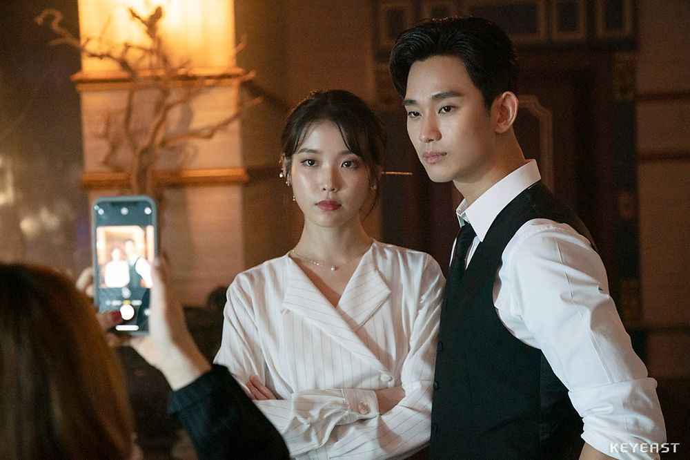 關於《淚之女王》金秀賢6件你不知道TMI小故事！IU的狂熱粉絲，24歲奪百想視帝、私下生活無聊到連狗仔都不想拍！-16