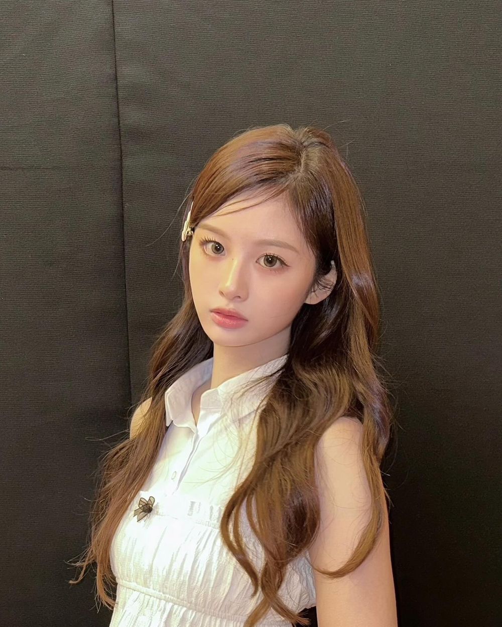 韓網熱議04年生的神顏女偶像！Sullyoon、Minji顏值震撼畢業典禮，張員瑛被封四代神顏！-3