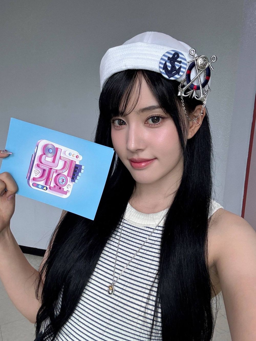韓網熱議04年生的神顏女偶像！Sullyoon、Minji顏值震撼畢業典禮，張員瑛被封四代神顏！-6