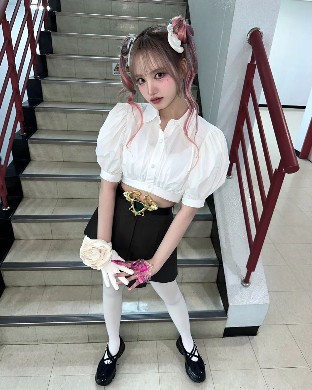 韓網熱議04年生的神顏女偶像！Sullyoon、Minji顏值震撼畢業典禮，張員瑛被封四代神顏！-12