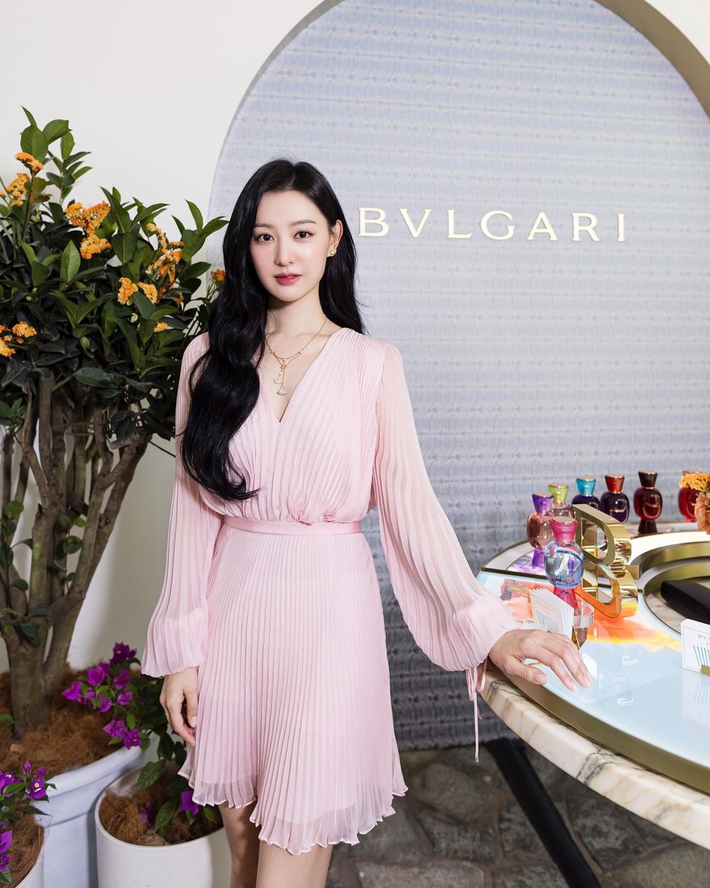 金智媛美妝資源狂炸！最美側顏狂推這罐「發光精華液」，韓國名媛人手一瓶、不老秘訣大公開！-12