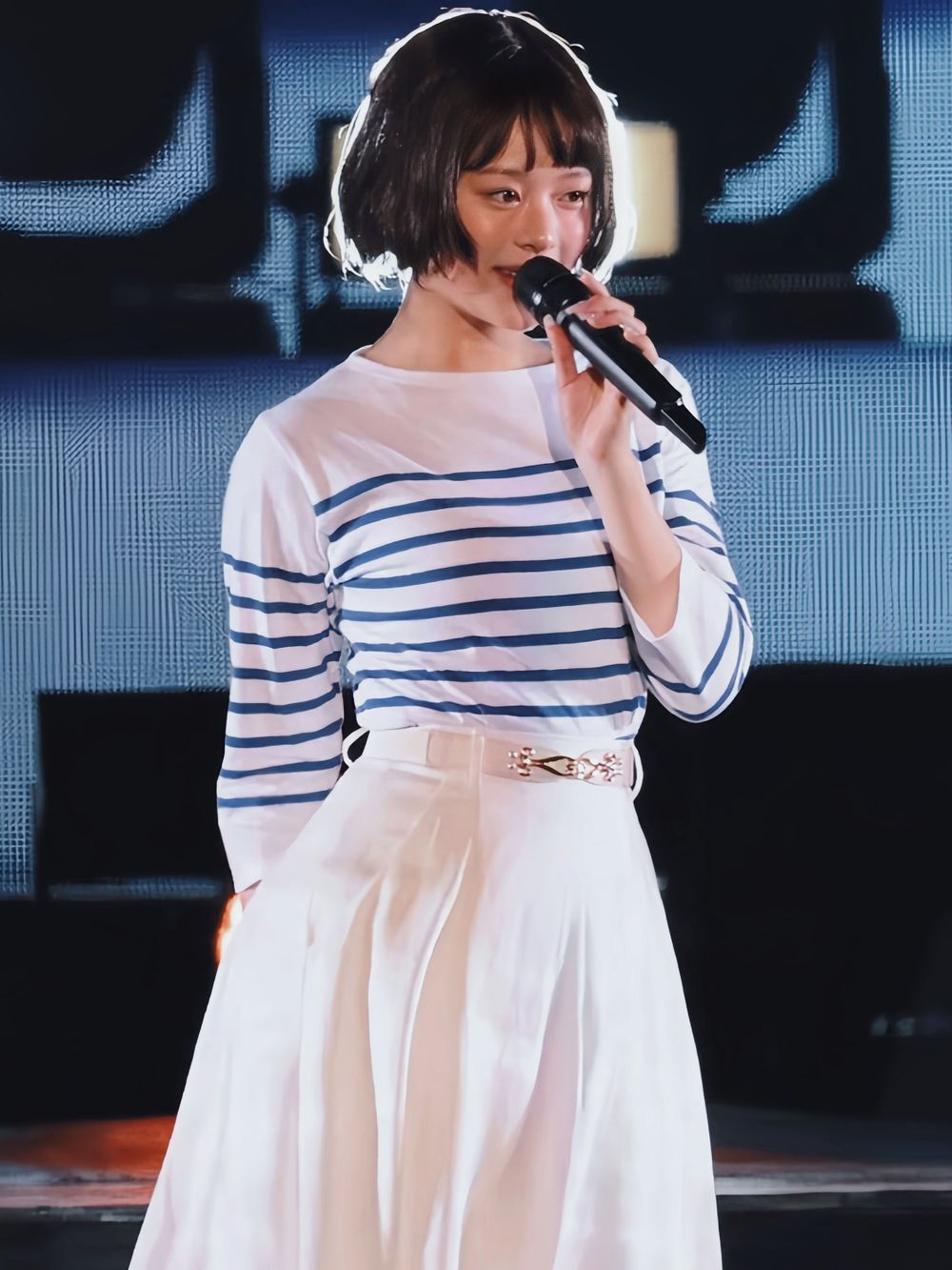 還有什麼是Hanni做不到的？！神復刻「松田聖子」日媒封昭和少女再世！條紋T瞬間賣爆！-6
