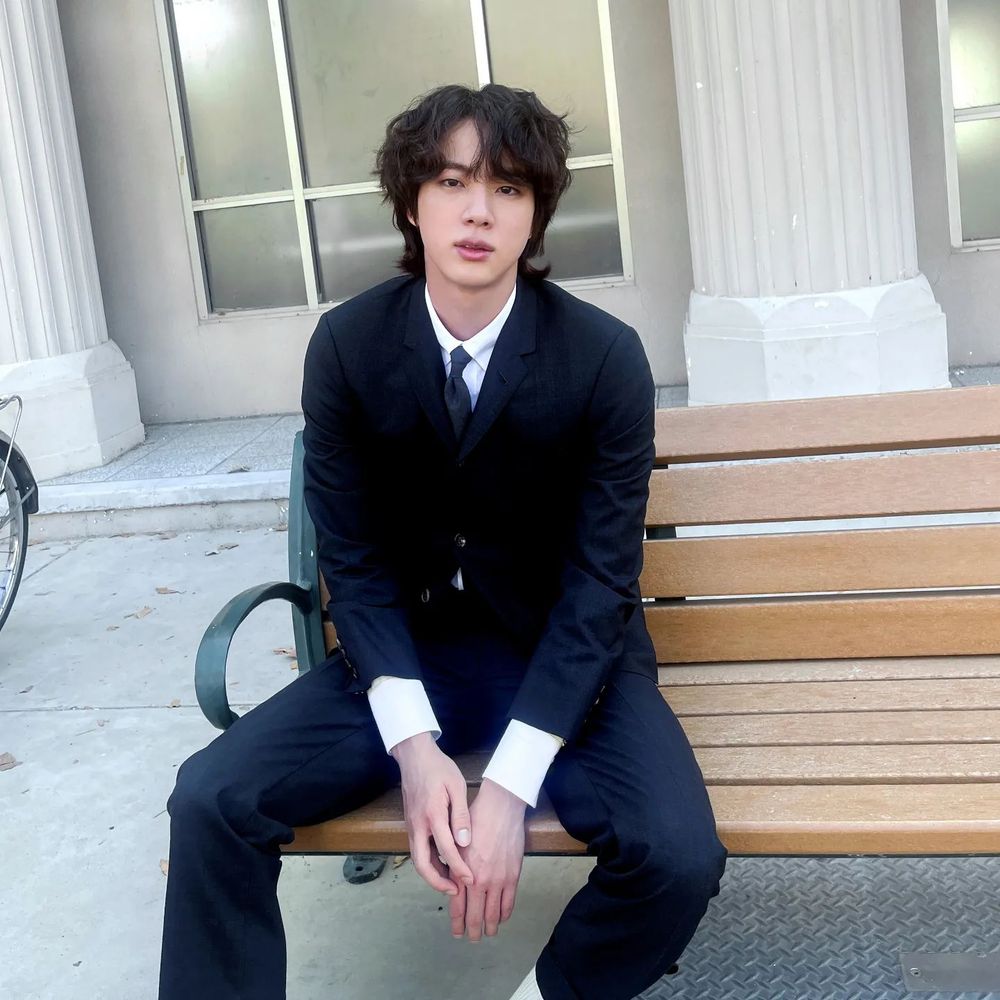 阿米的驕傲！BTS防彈Jin接任「巴黎奧運火炬手」竟然是第一棒、當天造型曝光！-9