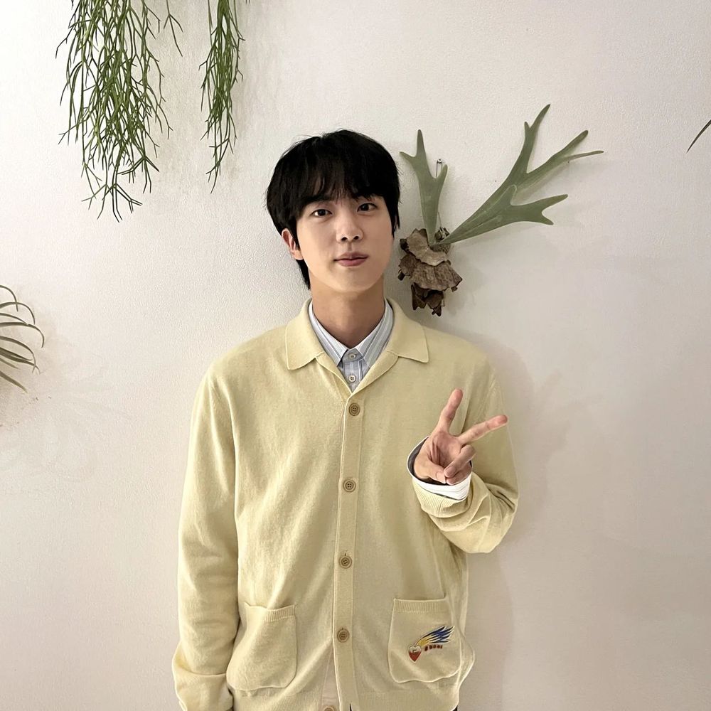 阿米的驕傲！BTS防彈Jin接任「巴黎奧運火炬手」竟然是第一棒、當天造型曝光！-14