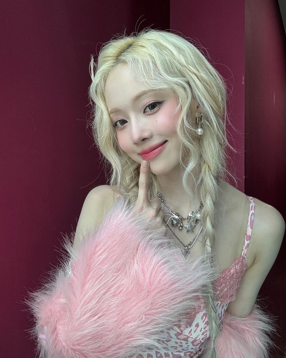 網友公認隱藏版美貌擔當女愛豆！薇娟是百年難遇門面級主唱、IVE Liz笑起來秒戀愛！-6