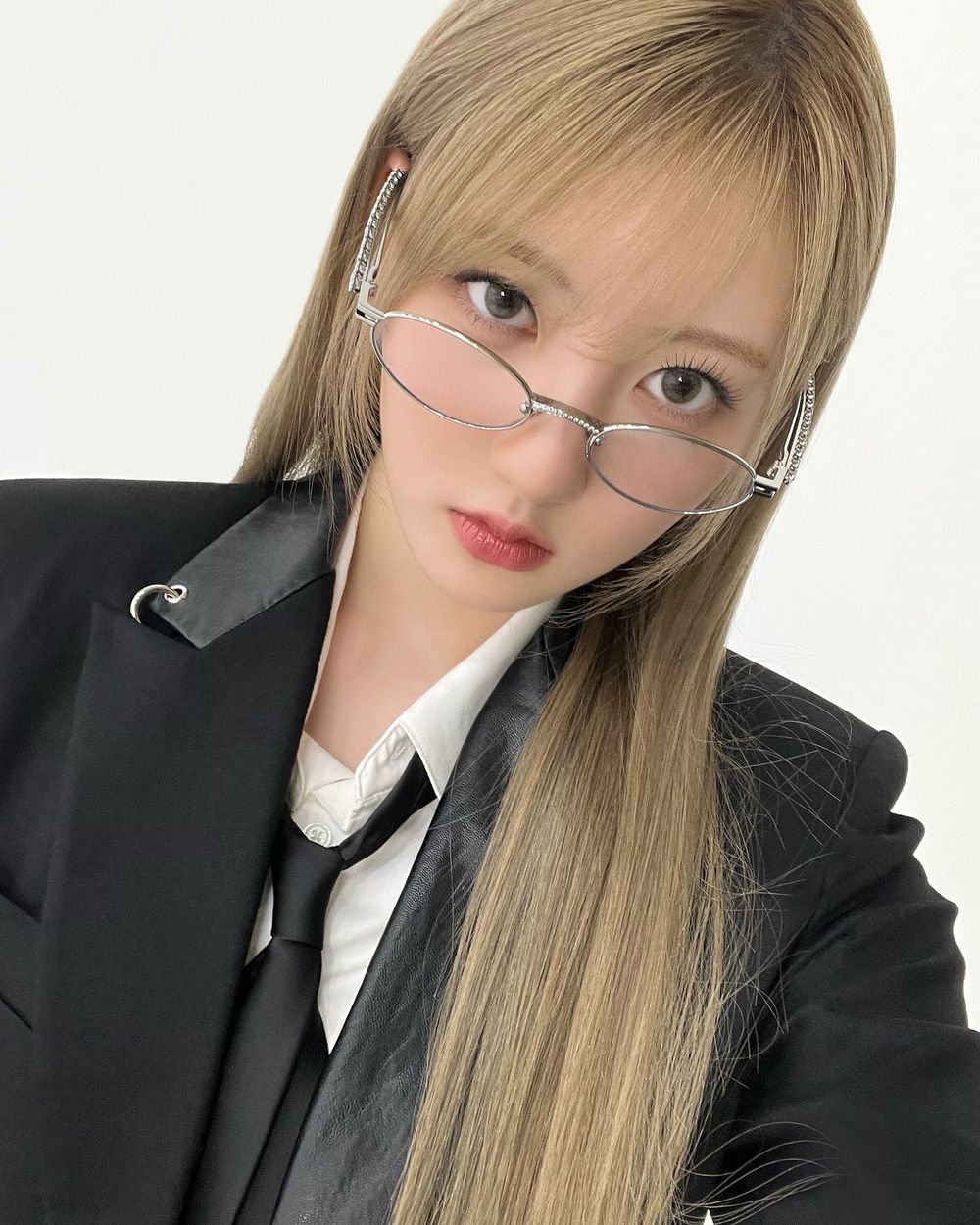 網友公認隱藏版美貌擔當女愛豆！薇娟是百年難遇門面級主唱、IVE Liz笑起來秒戀愛！-11