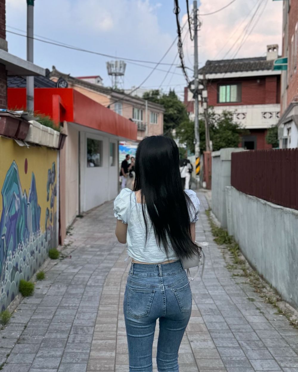 《背著善宰跑》小率家真的存在！原來是在「這間」咖啡廳拍的、店外還附小黃傘打卡拍照！-4