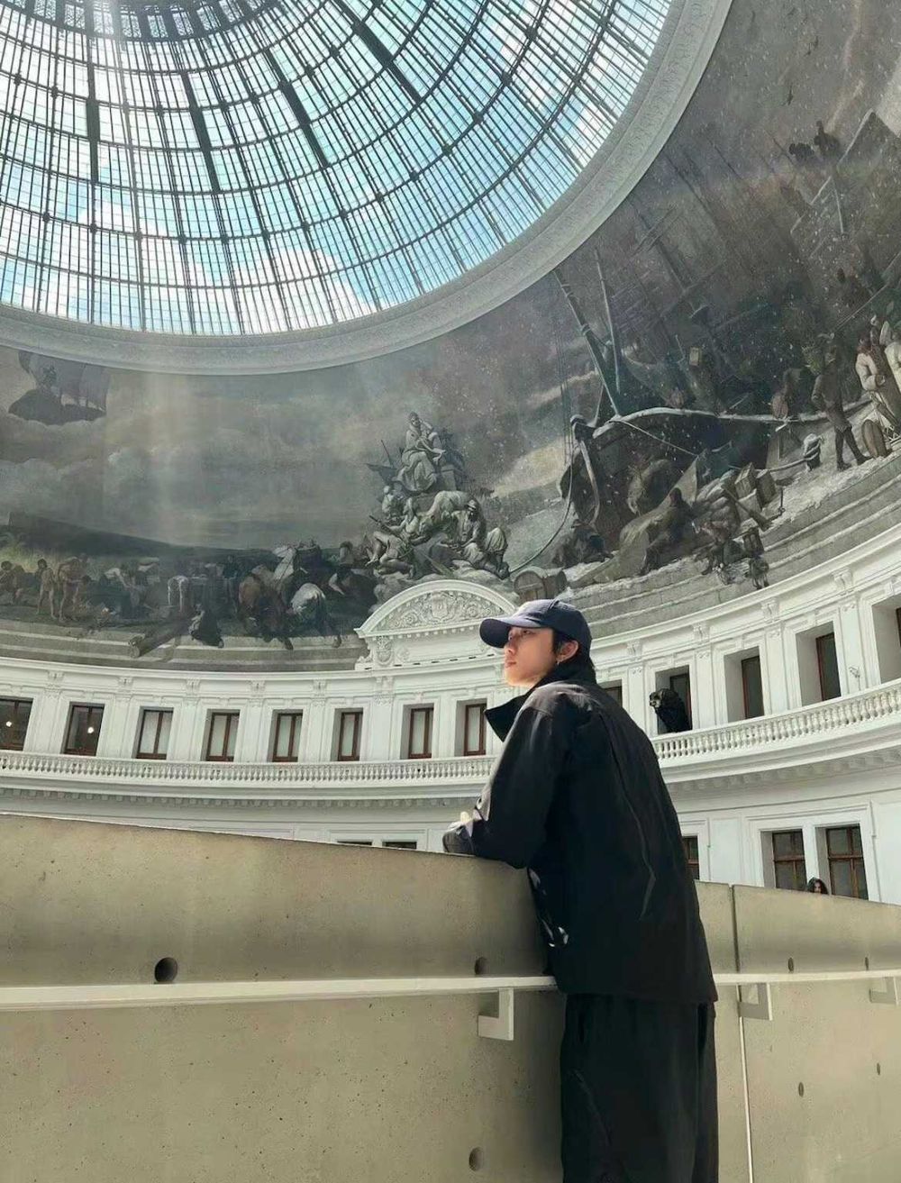 韓星都去巴黎玩了～Jisoo、Rosé、Felix都衝巴黎鐵塔拍照、同款打卡點幫你整理好！-18