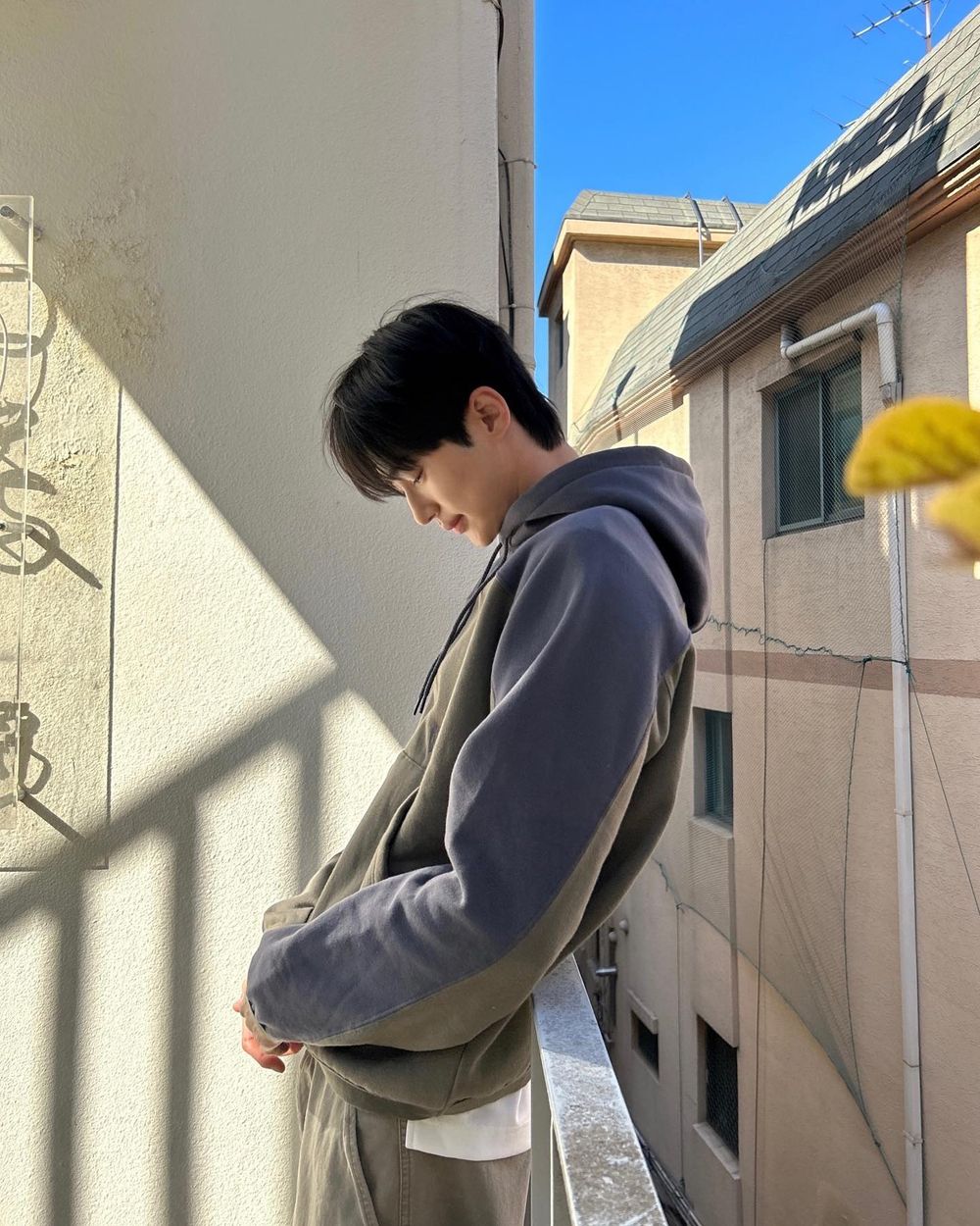 韓國溫和保養品牌代言人！氧氣男子邊佑錫「少年感發光肌」保養守則，32歲演高中生一點也不違和！-10