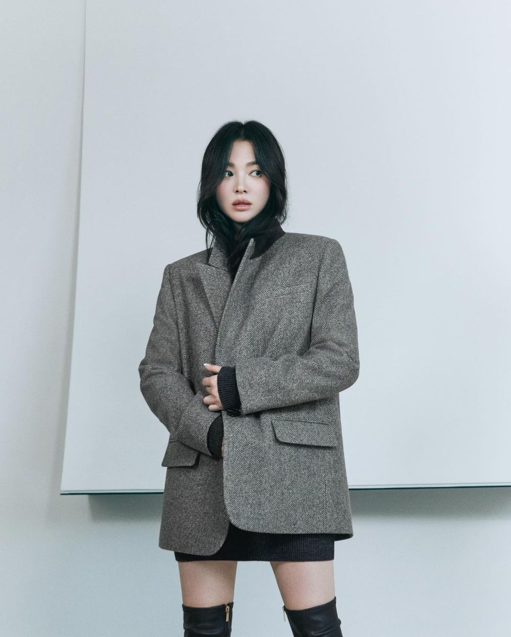 姊離婚後獨自美麗！宋慧喬「貴婦品牌代言照」美到不可思議、這樣42歲我不信！-5