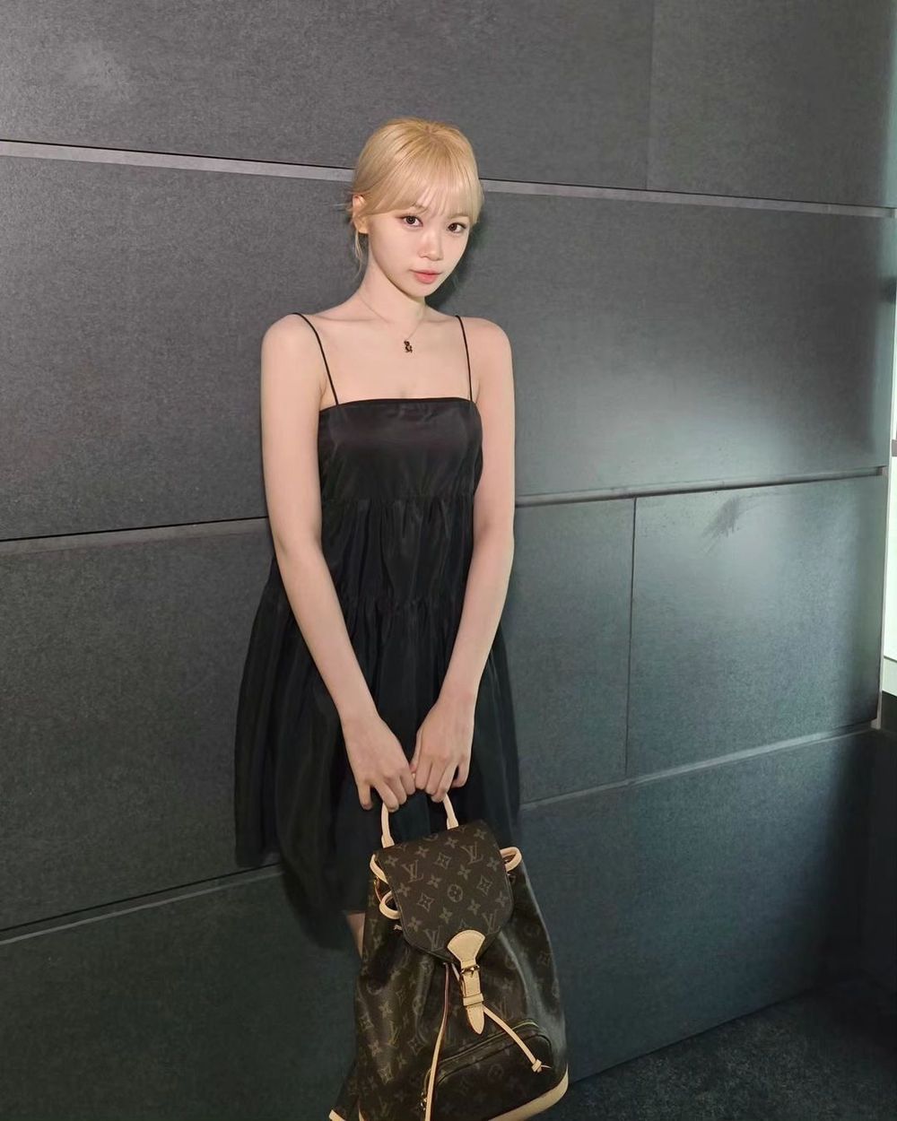 夏天太熱就穿洋裝！5招洋裝穿搭「扭轉身材缺陷」Rosé這樣穿瘦成一道閃電！-8