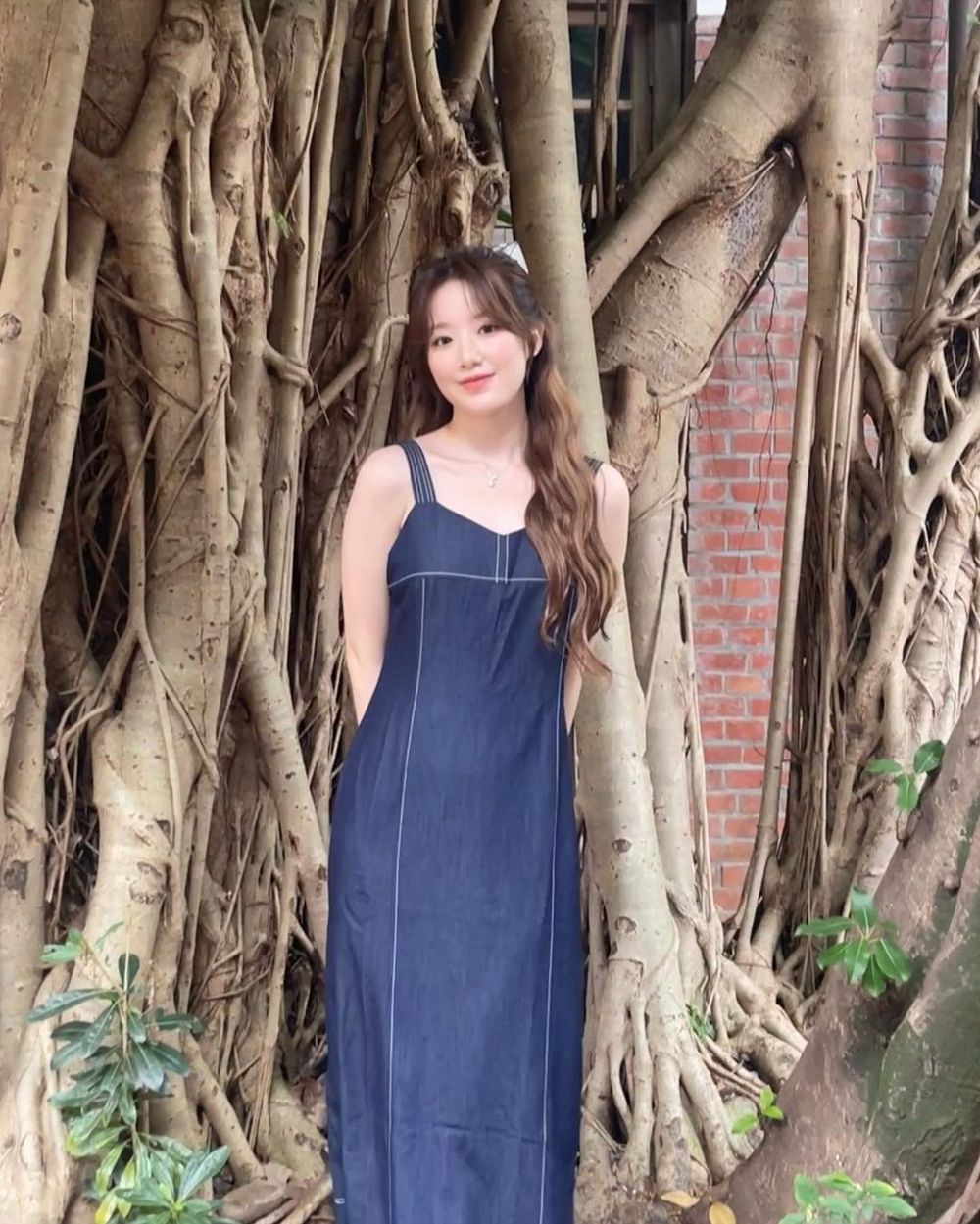 夏天太熱就穿洋裝！5招洋裝穿搭「扭轉身材缺陷」Rosé這樣穿瘦成一道閃電！-10