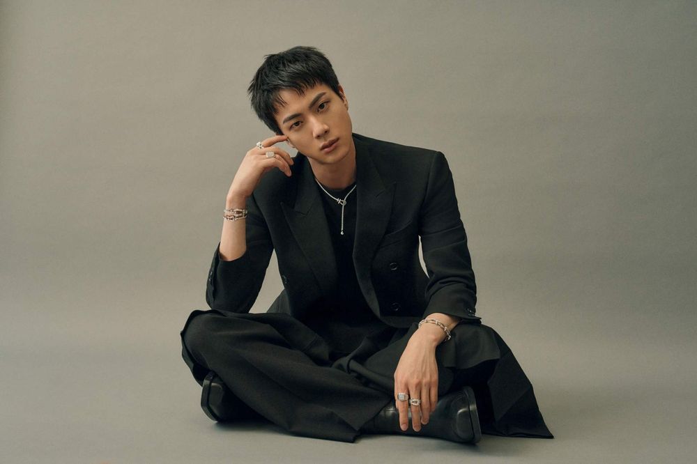 阿米老淚落下！BTS防彈時尚帝國全開：Jin退伍秒拿下Gucci！LV、Dior精品都搶合作！-2