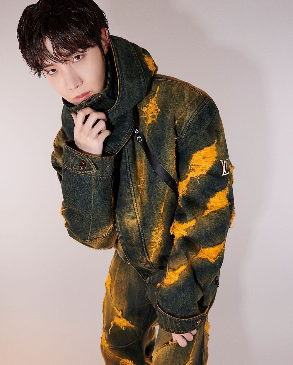 阿米老淚落下！BTS防彈時尚帝國全開：Jin退伍秒拿下Gucci！LV、Dior精品都搶合作！-8