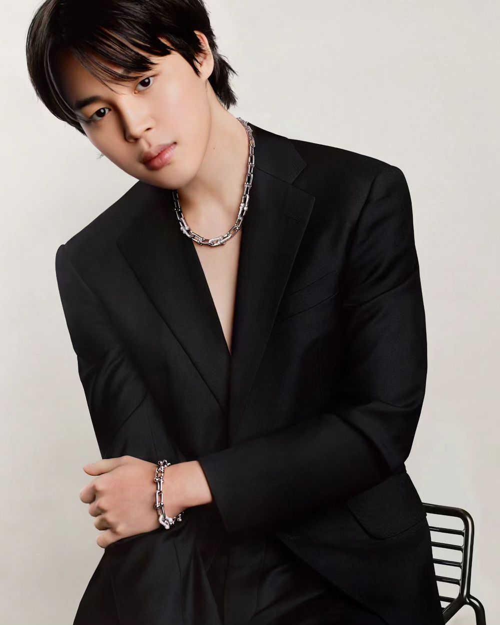 阿米老淚落下！BTS防彈時尚帝國全開：Jin退伍秒拿下Gucci！LV、Dior精品都搶合作！-11