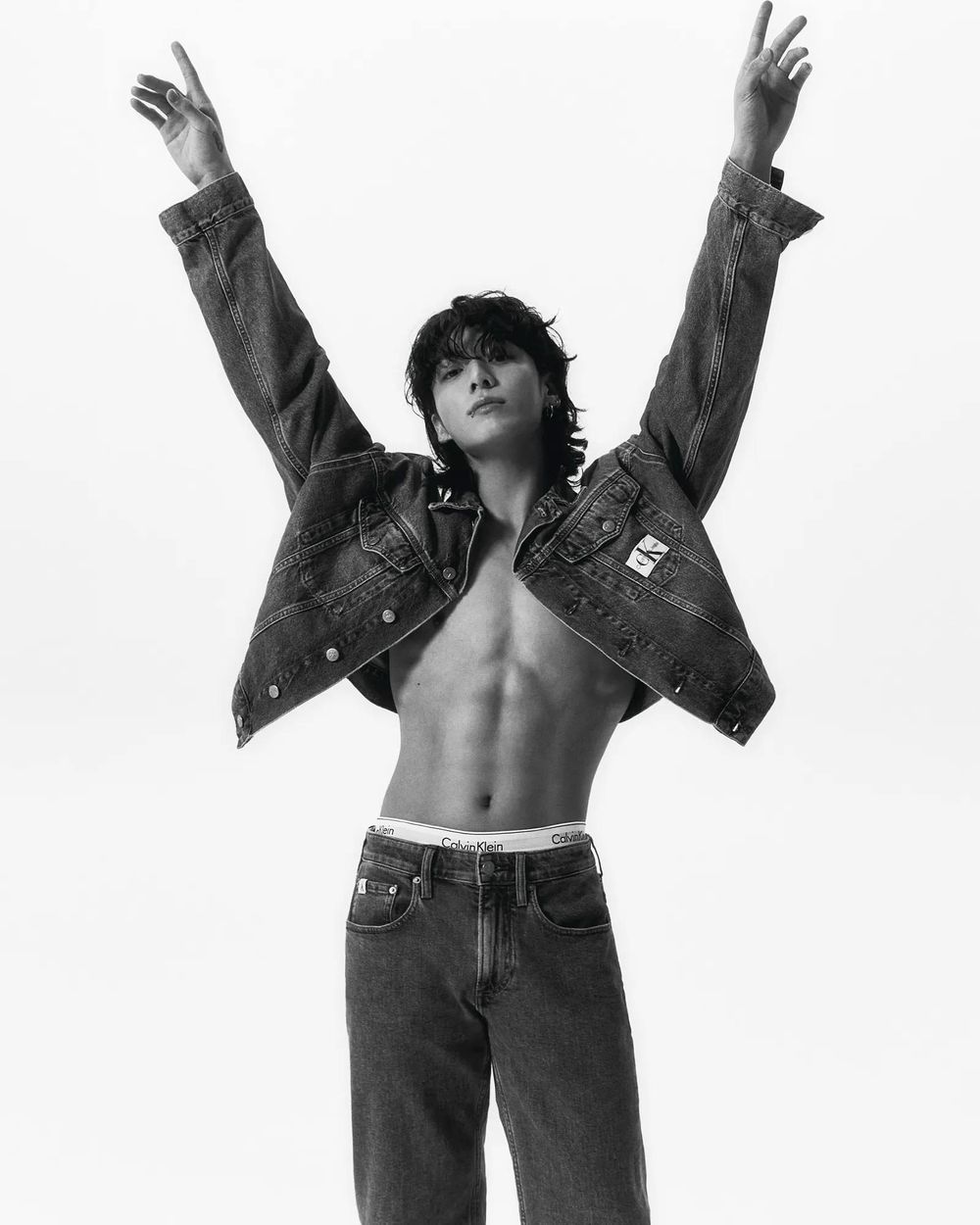 阿米老淚落下！BTS防彈時尚帝國全開：Jin退伍秒拿下Gucci！LV、Dior精品都搶合作！-16
