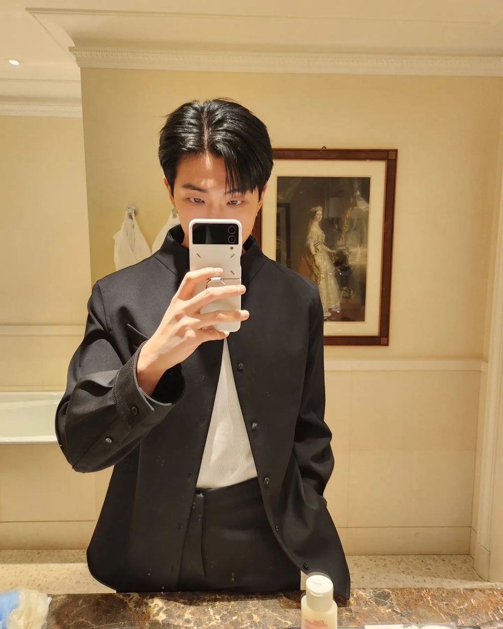 阿米老淚落下！BTS防彈時尚帝國全開：Jin退伍秒拿下Gucci！LV、Dior精品都搶合作！-19