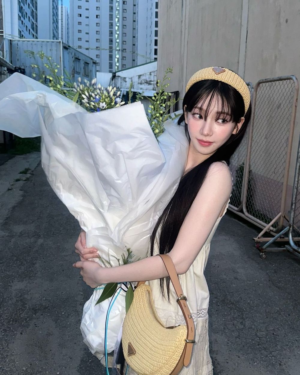 Karina、Somi韓星都收到的「Prada大禮盒」超奢內容物曝光！品牌也太會！-2