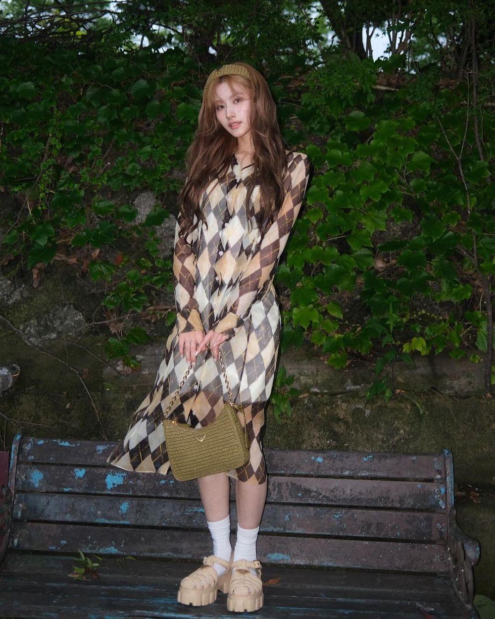 Karina、Somi韓星都收到的「Prada大禮盒」超奢內容物曝光！品牌也太會！-5