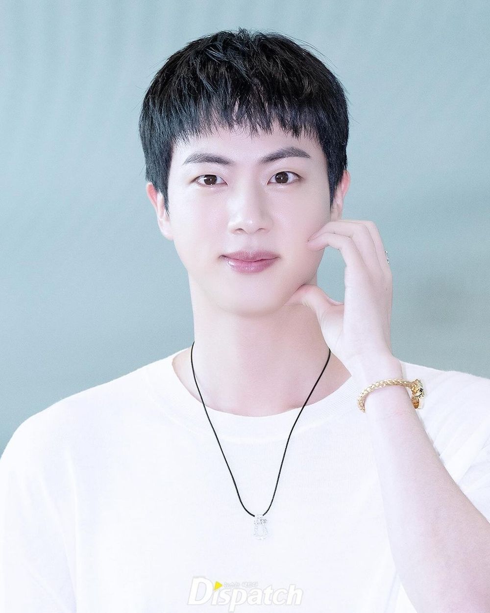 BTS Jin出任務！「戴百萬FRED珠寶」飛巴黎擔任奧運火炬手、倉鼠表情可愛爆！-6