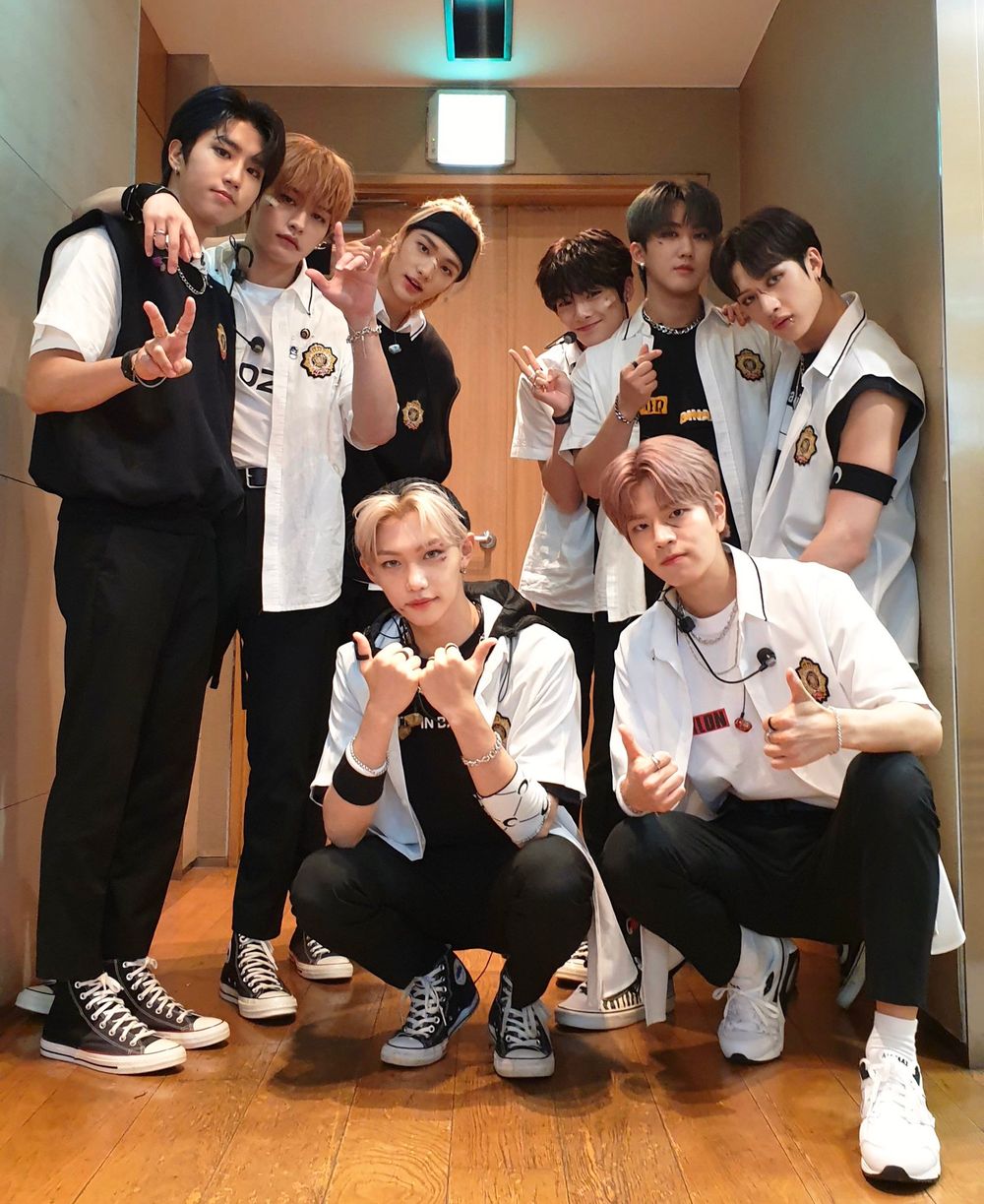 盤點6組印象深刻的男團制服造型舞台！RIIZE全員漫撕男神，Stray Kids化身不良學生！-8