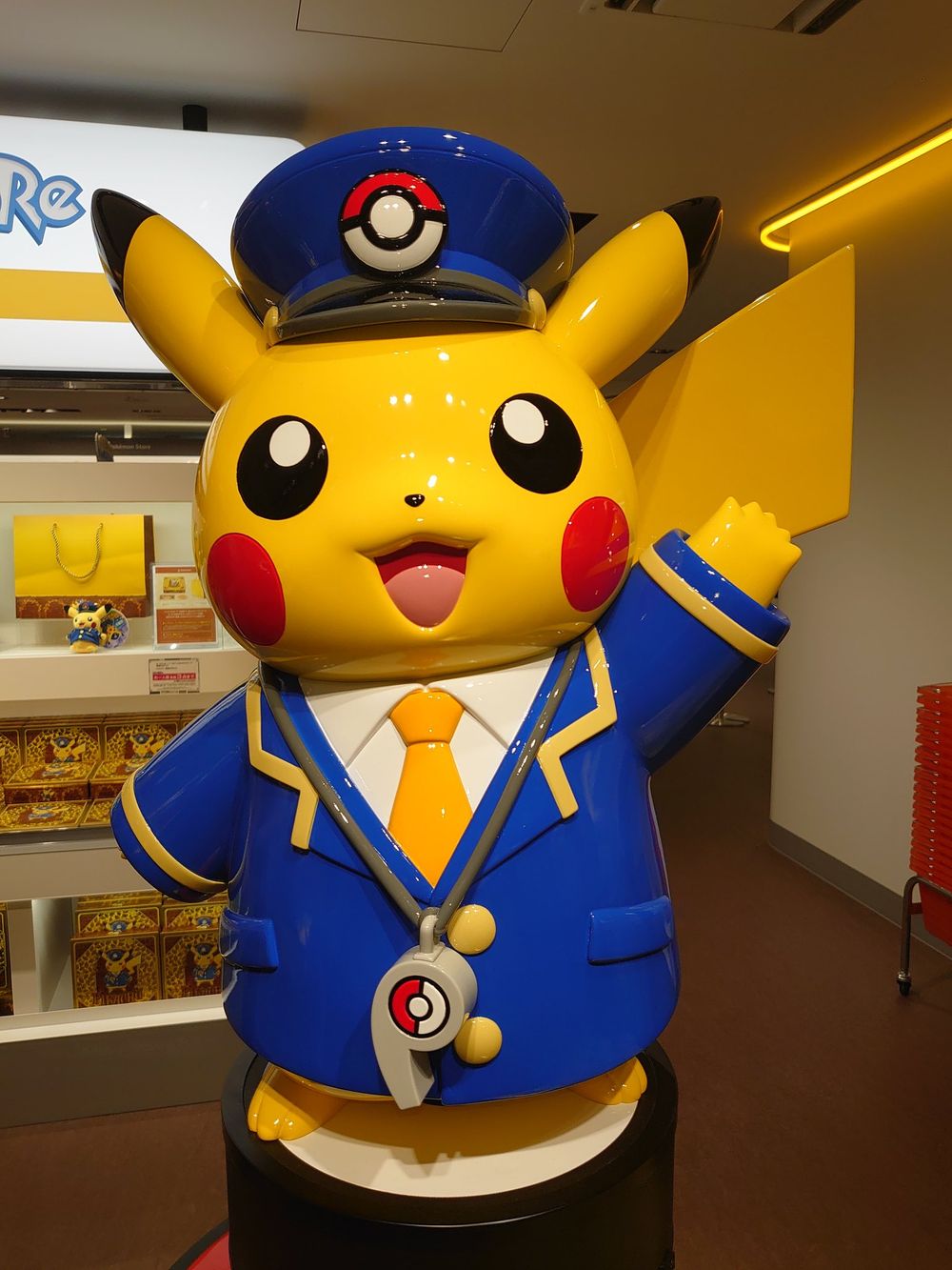 東京車站「寶可夢商店」重新開幕啦！萌炸列車長皮卡丘玩偶、限定葉子餅乾禮盒必買！-8