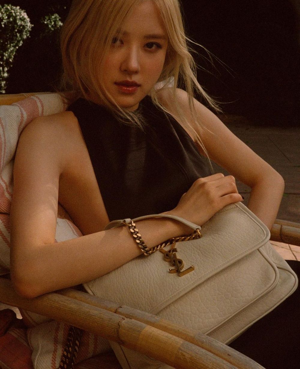 肉肉真是掌管黑色的神！Rosé穿蕾絲睡衣拍YSL廣告？！知道為何堅持找她代言了！-10