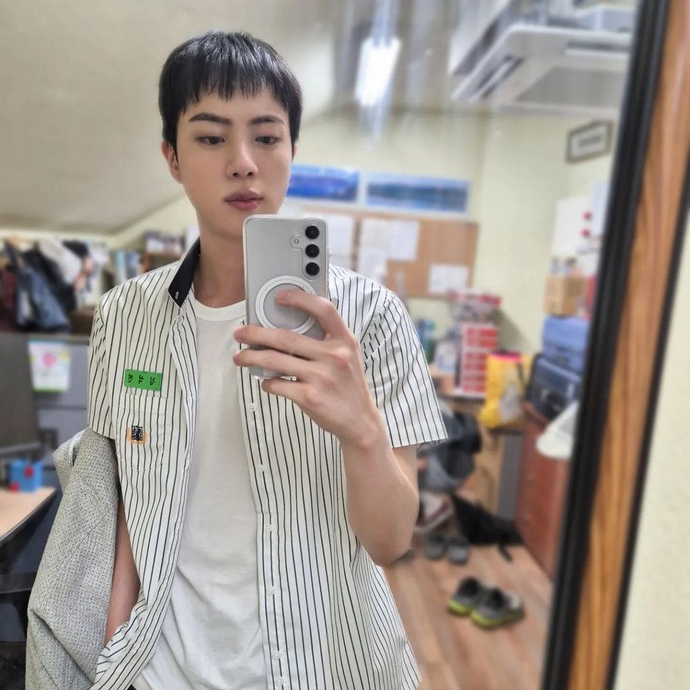 蘭芝品牌大使是BTS JIN？「真寶寶肌」嫩到品牌青睞、原來最愛用這款！-11